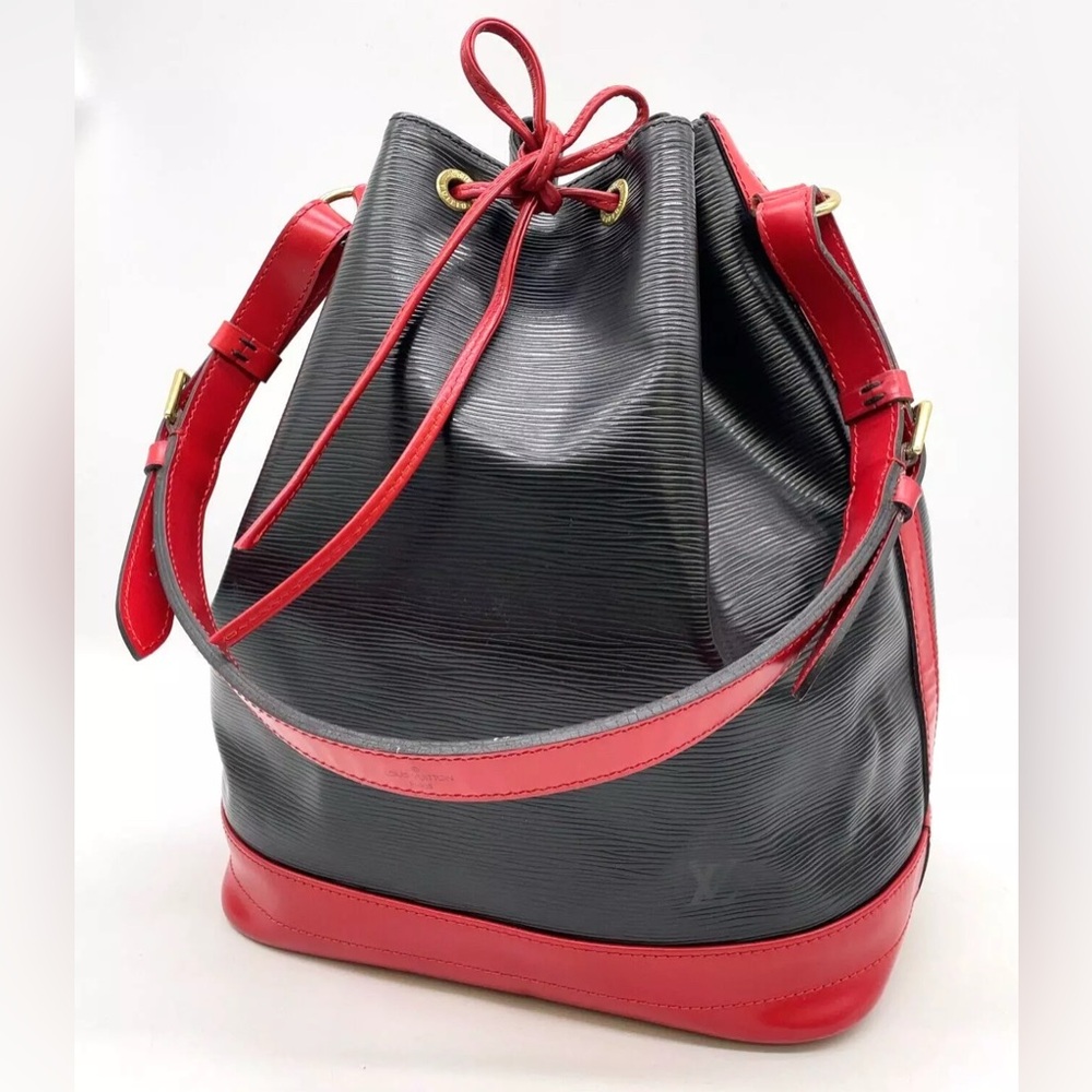 Auth  Louis Vuitton Epi Noe Noir Castilian  Shoulder Bag - Picture 15 of 15